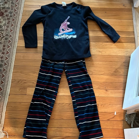 Lands’ End fleece pjs (snowboarder) - Picture 1 of 5